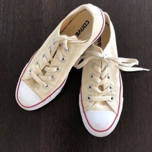 Converse off white women’s size 5 low top